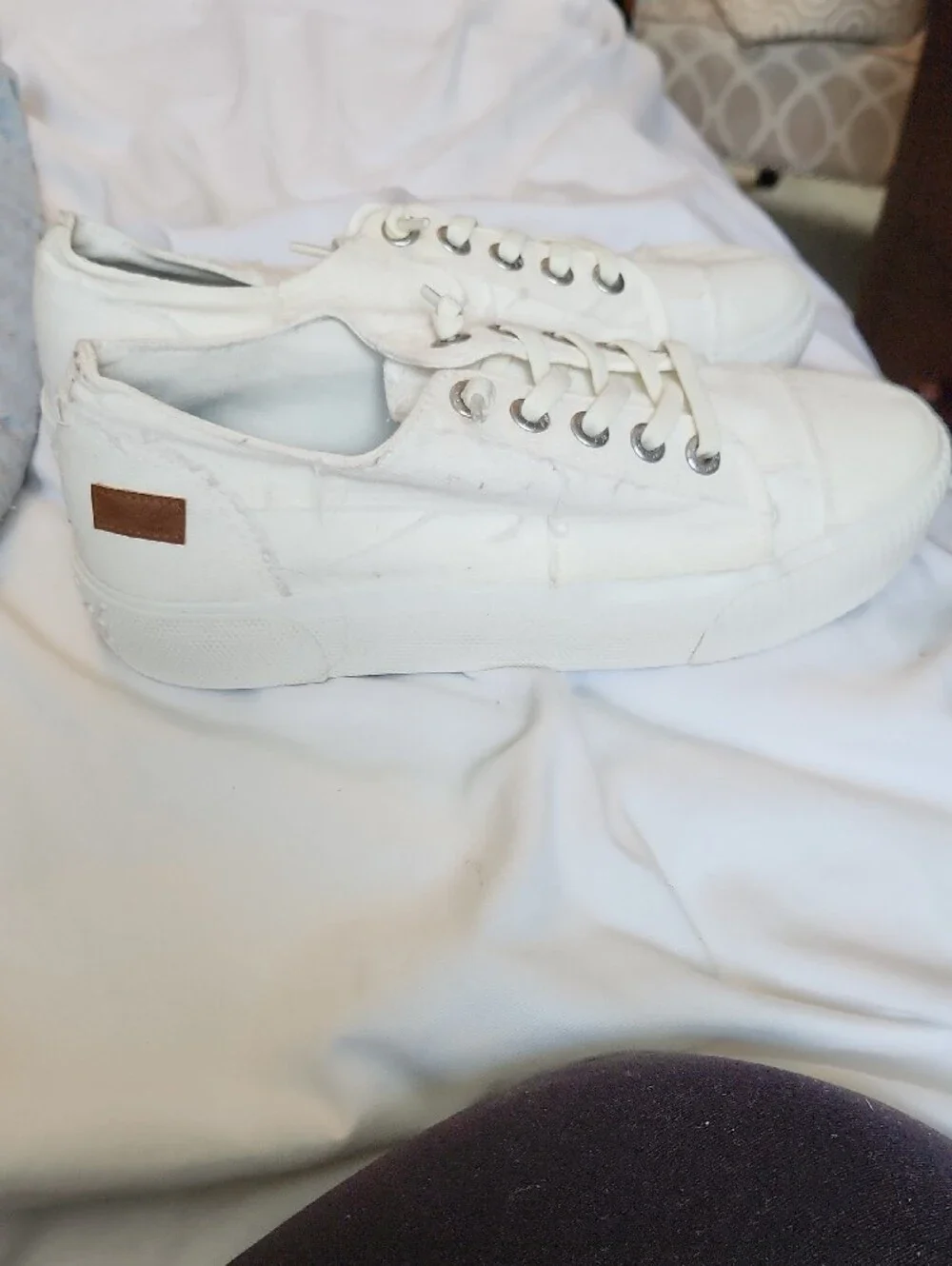 Blowfish White Canvas Low-Top Sneakers with Blue Insole
